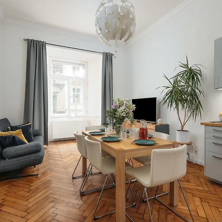 Comfortable And Cosy Apt A Few Steps From Dancing House And Naplavka Dance Prága Kültér fotó